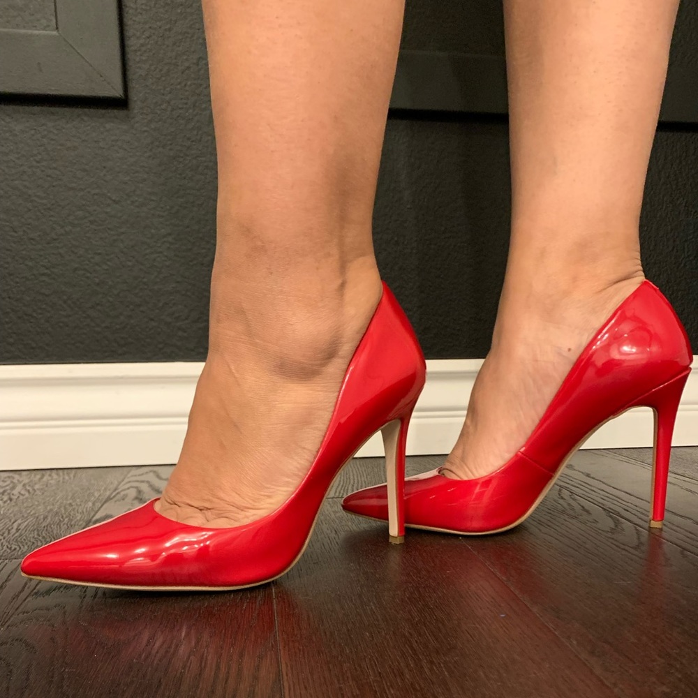 Jessica Simpson the Prizma d’Orsay Pumps in RED